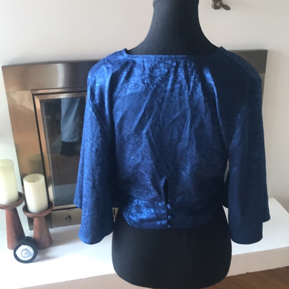 TWIK Cropped Floral Button Back Blouse - Picture 4 of 8